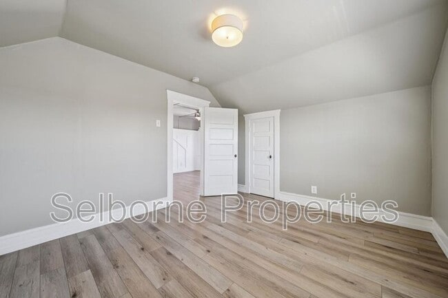 Building Photo - 720 44th St