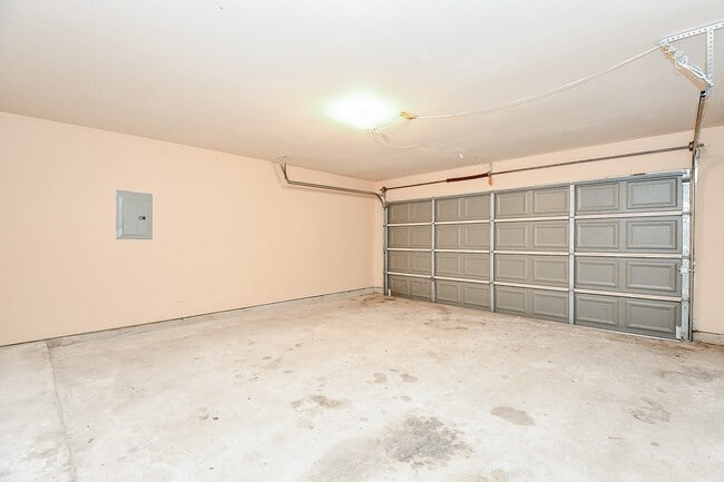 Building Photo - 13979 Maximos Dr