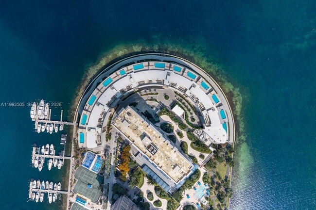 Building Photo - 5 Grove Isle Dr