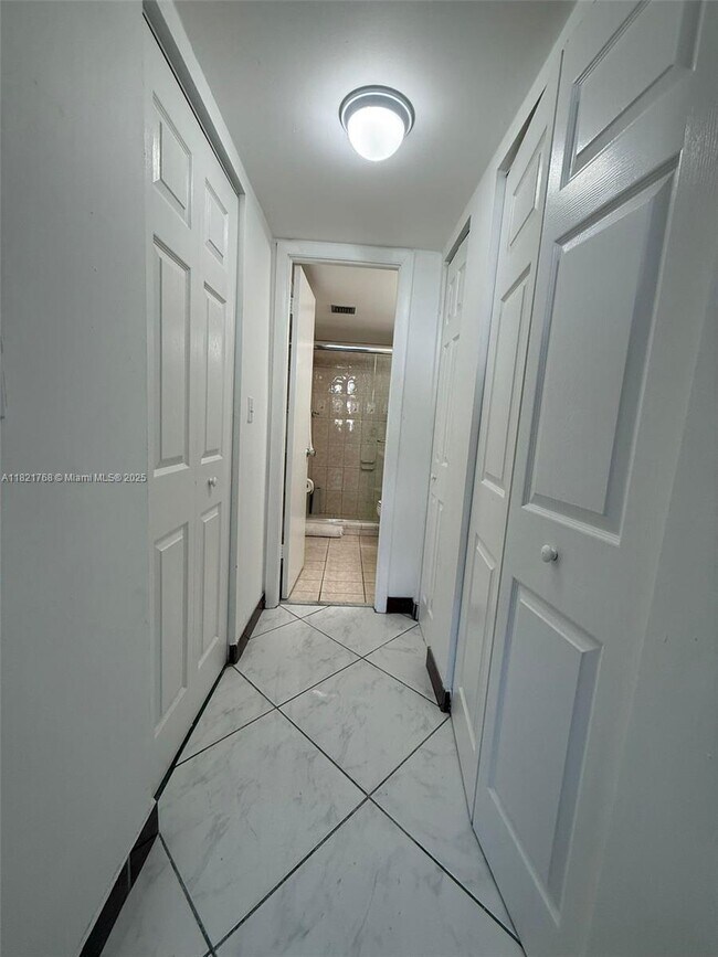 Building Photo - 6801 Indian Creek Dr