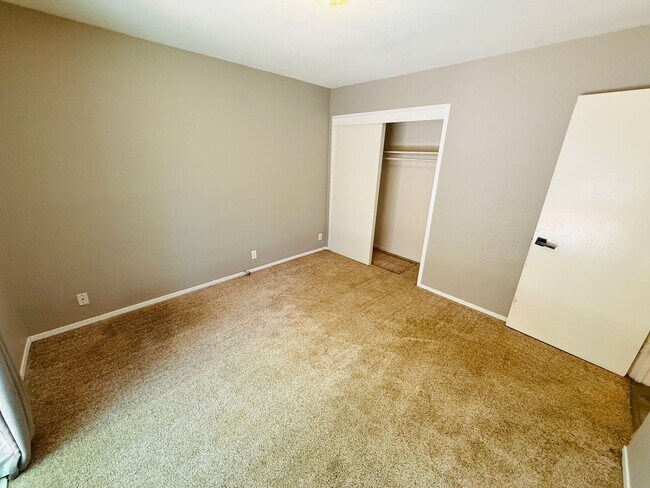 Building Photo - Pet Friendly 4 bed 2 bath house for rent at 1222. Jobs Peak