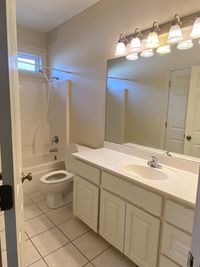 Bath #2 - 308 Thatcher Ln