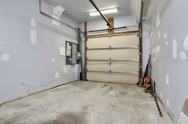 Building Photo - 115 Sherman Ave