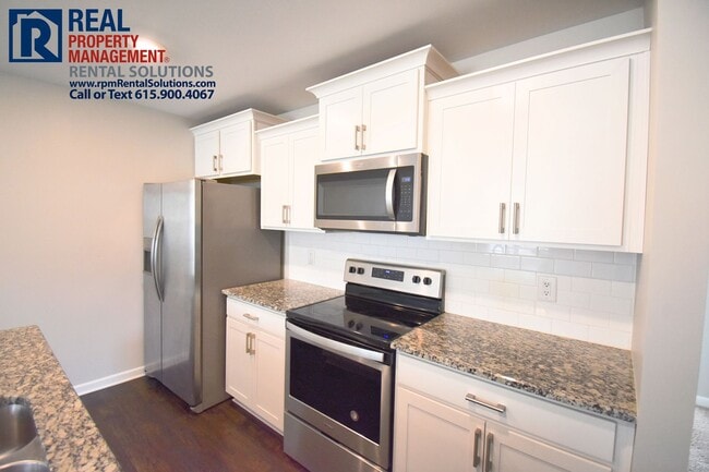 Building Photo - Gorgeous luxury 2BD/2.5BA M'boro townhome across from MTSU! Attached garage & washer/dryer!