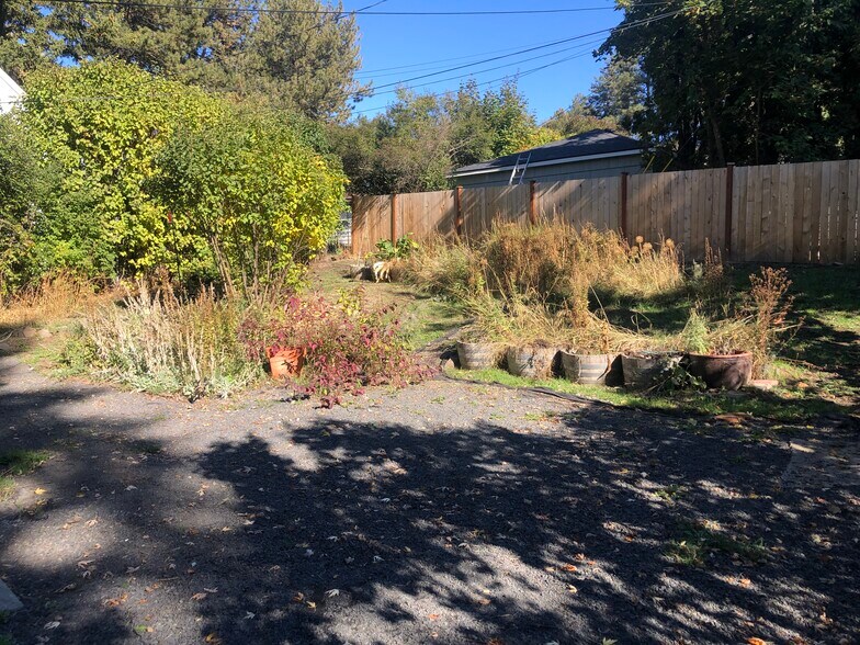 Building Photo - 1010 NW Fisk St