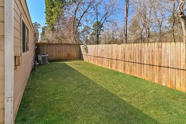Building Photo - 13010 Ravensway Dr