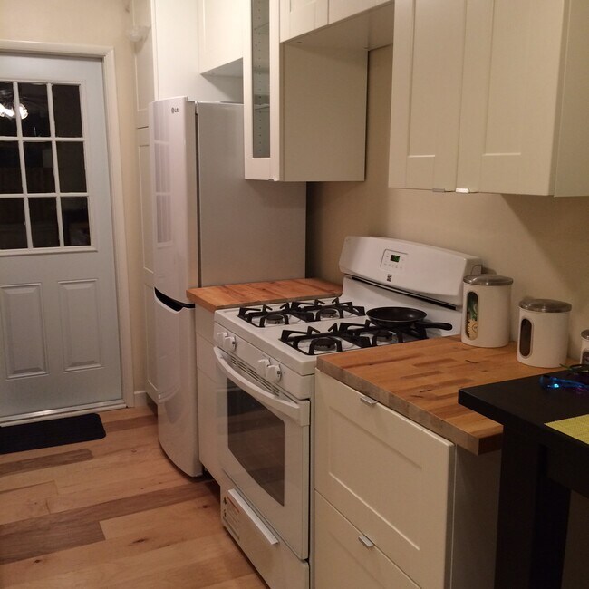 Building Photo - 503 Bay St