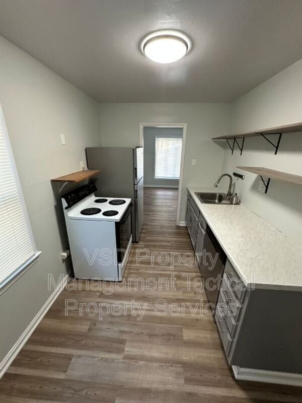 Building Photo - 12304 Kirton Ave