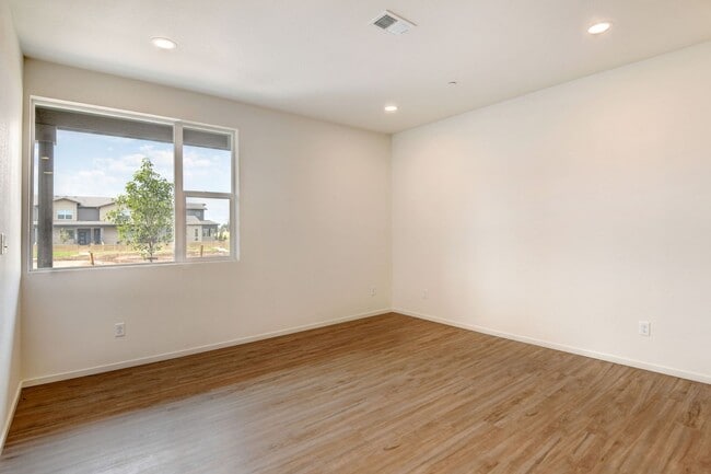 Building Photo - 4954 Denys Dr.