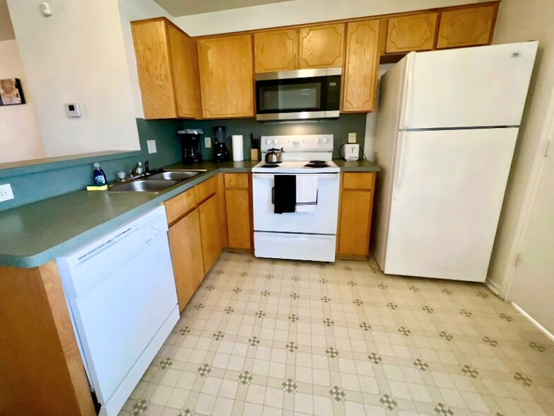 Building Photo - 4406 Abigail Dr