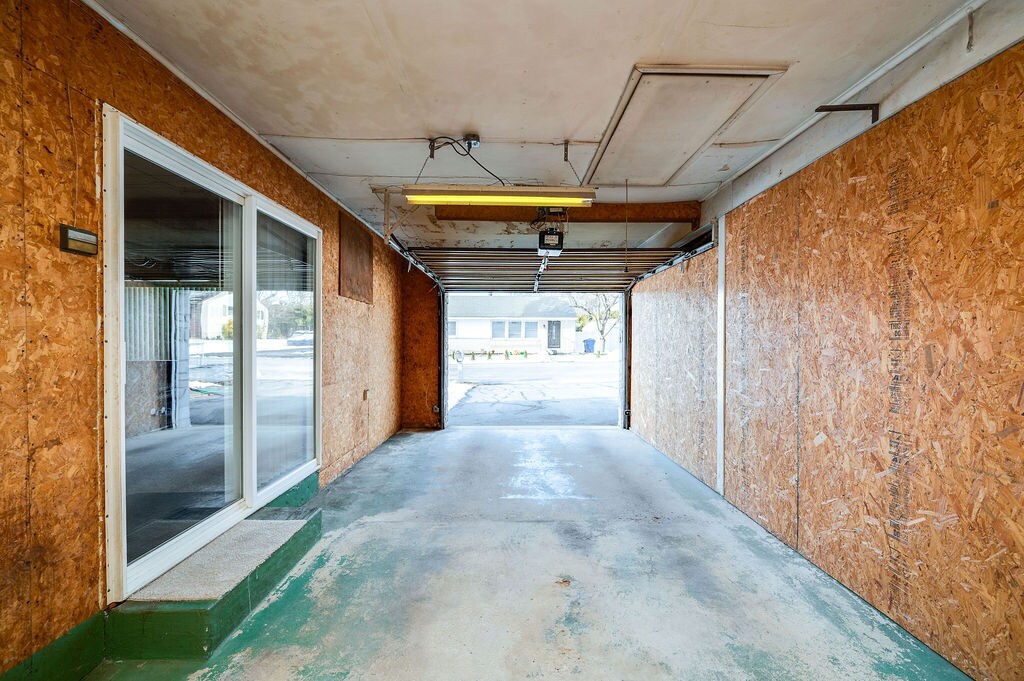 Building Photo - 7 Helen Ln