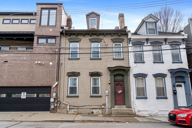 Building Photo - 5 bed, 2.5 Bath, Southside Flats