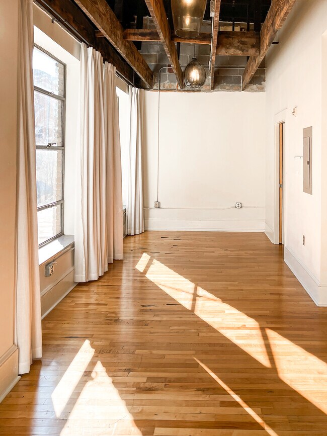 Building Photo - 505 Union Ave SW