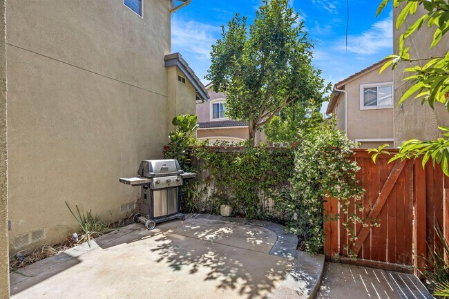 Building Photo - Beautiful detached condo in Painted Trails!