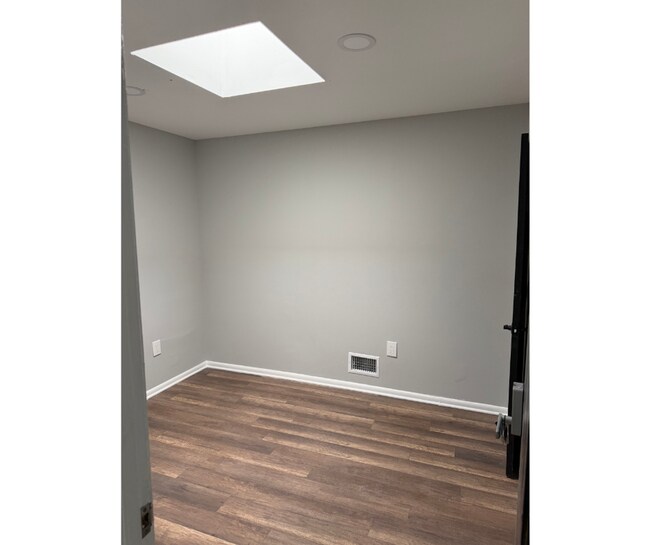 Building Photo - 3325 E Monument St