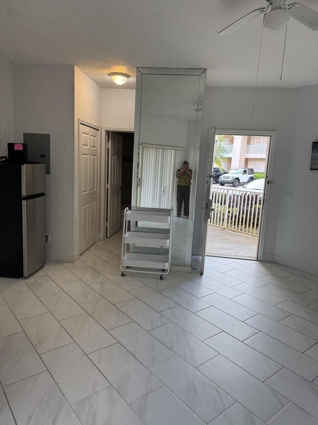 Building Photo - 10057 Perfect Dr