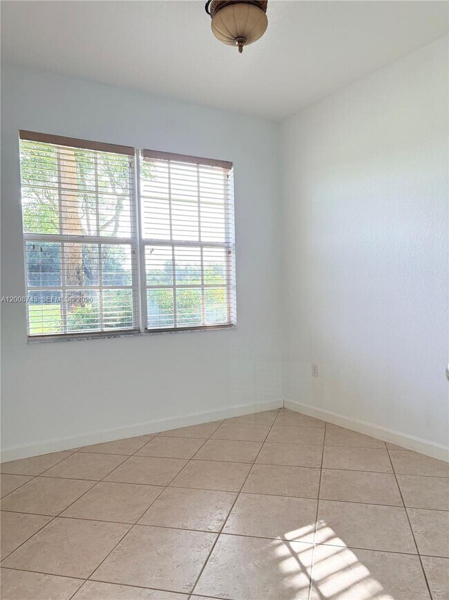 Building Photo - 7993 NW 128th Ln