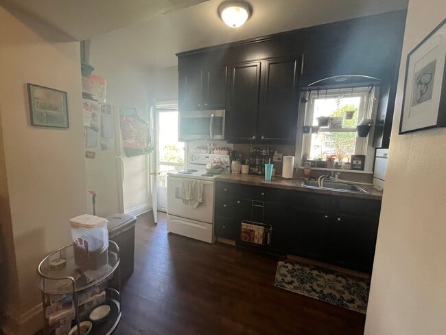 Building Photo - 404 4th St