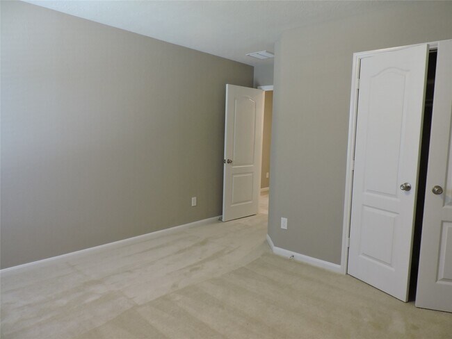 Building Photo - 1102 Upton Ct