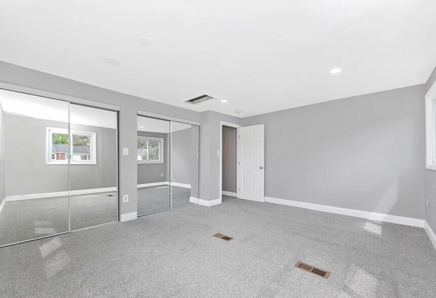 Building Photo - 2100 Ashburton St