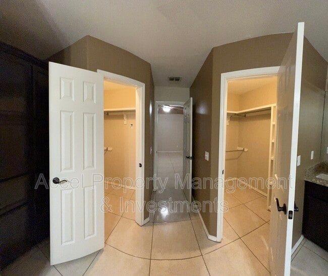 Building Photo - 312 Kika De La Garza St