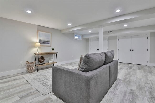 Building Photo - 7 Christopher St