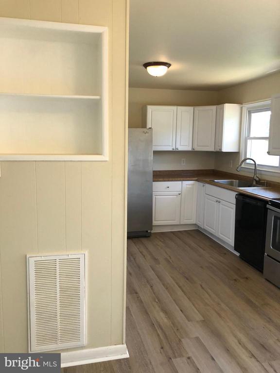 Building Photo - 104 Lark Ln