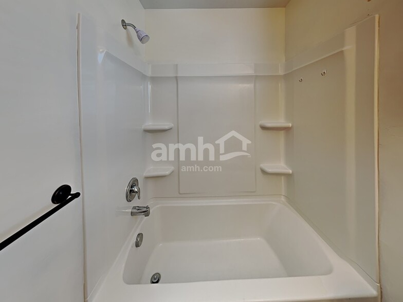 Building Photo - 317 W Willow Creek Dr