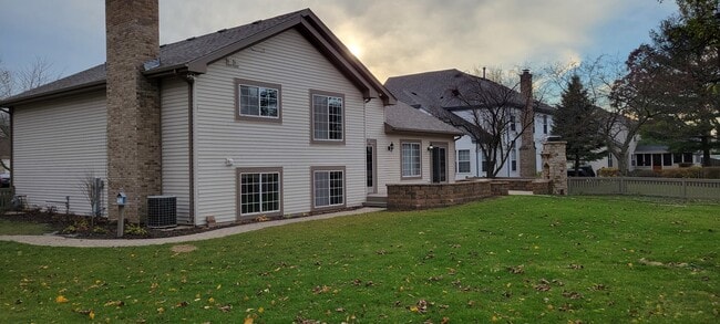 Building Photo - 260 Shipland Dr