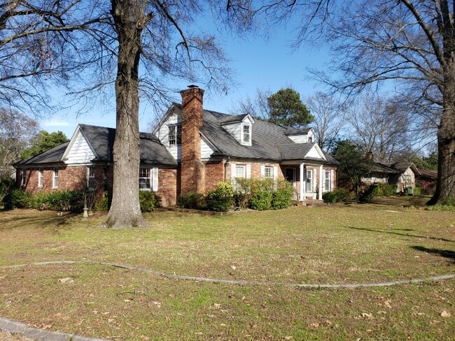 Building Photo - 5390 Walnut Grove Rd