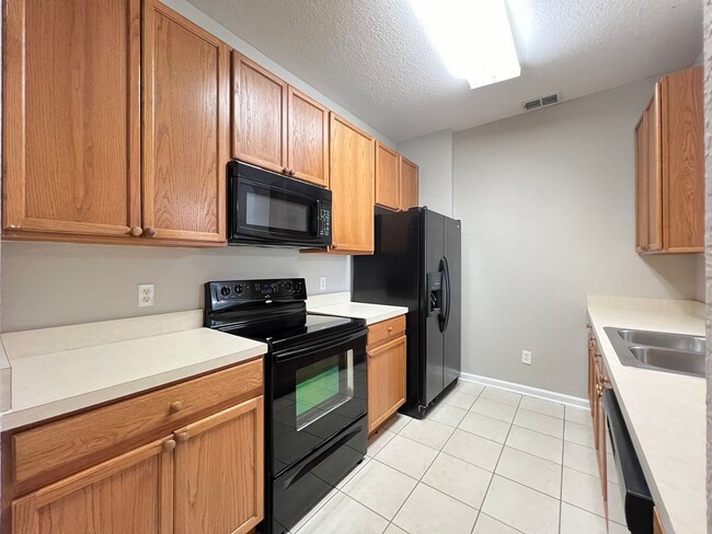 Building Photo - APARTMENT IN THE METROWEST AREA!