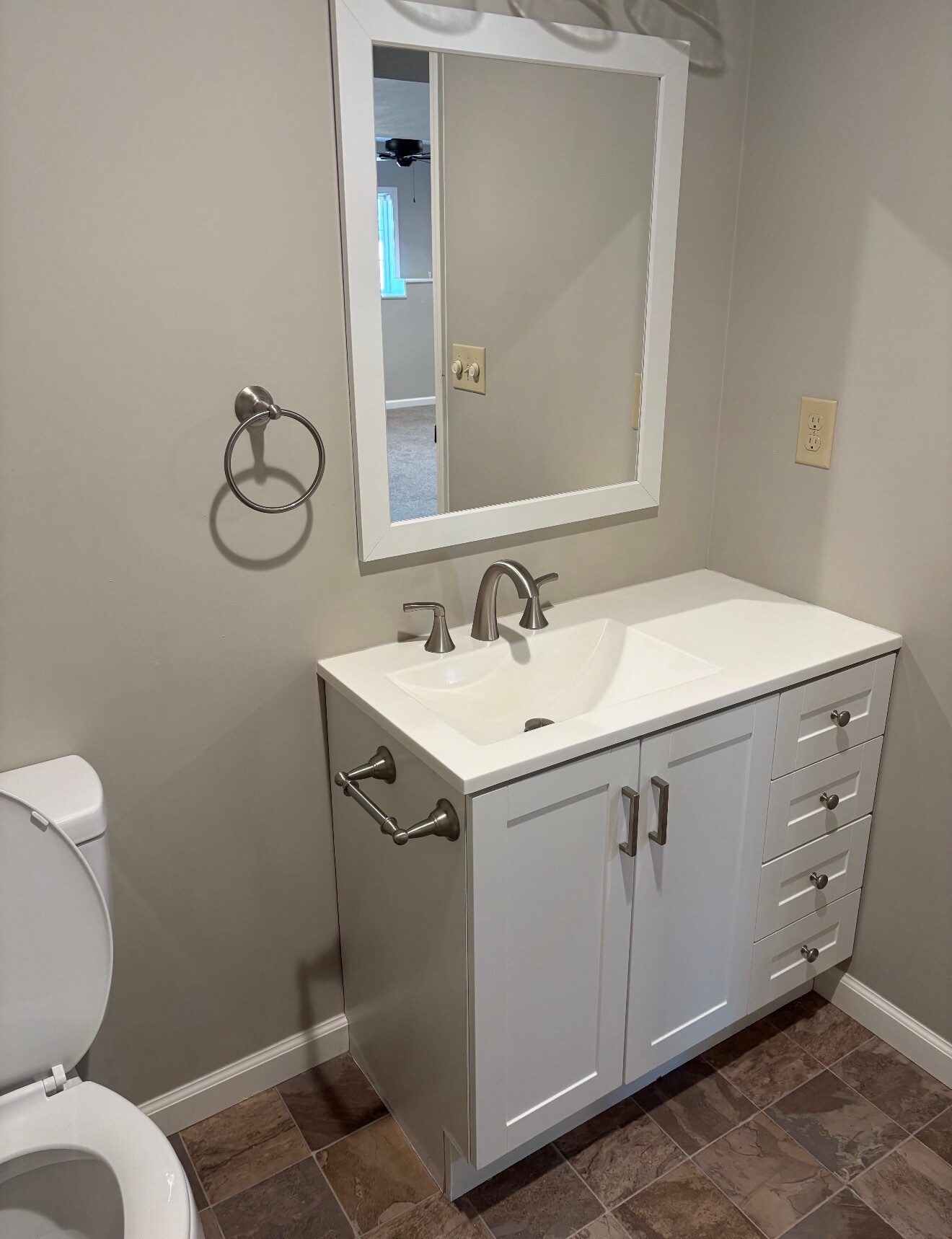 Building Photo - 544 N Old Mill Rd