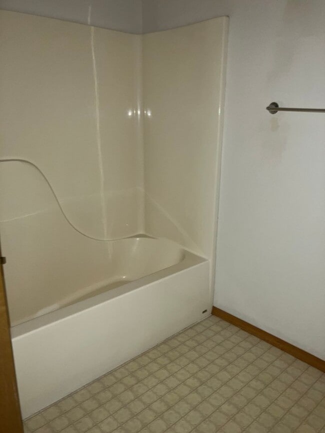 Building Photo - 2 BEDROOM, 2 BATH CONDO FOR RENT