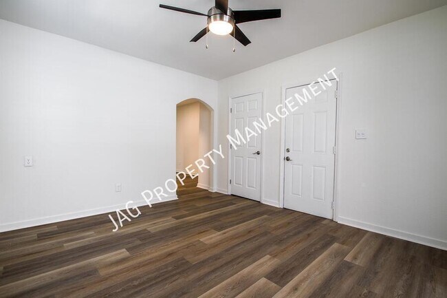 Building Photo - 2892 College St