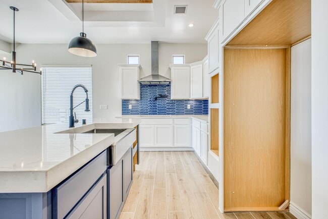 Building Photo - Beautiful East side House 4 bed-2.5 baths, part of The Overlook Casa Club that includes Swimming ...