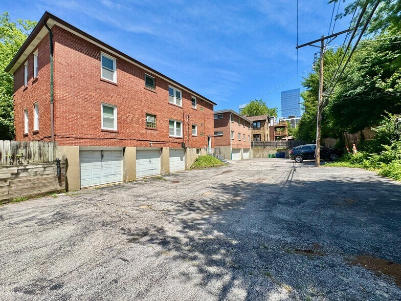 Building Photo - 420 S Hanley Rd