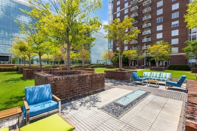 Building Photo - 285 Centennial Olympic Park Dr NW