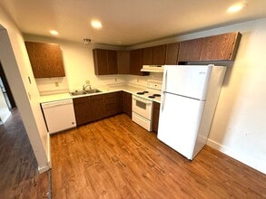 Building Photo - Pet Friendly 2 Bed 1 Bath Apartment on Westside of Town!