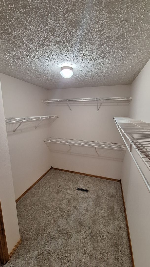 Building Photo - Make this Lovely 3 Bedroom your home for the New Year