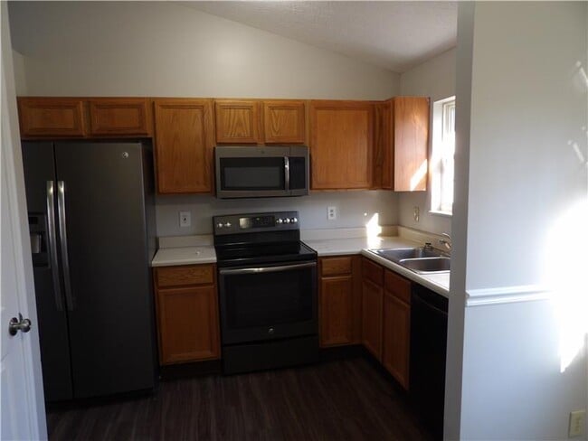 Building Photo - 3060 Lansdowne Ln