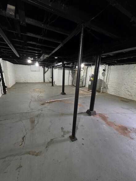 Building Photo - 10826 E Ayers Ave