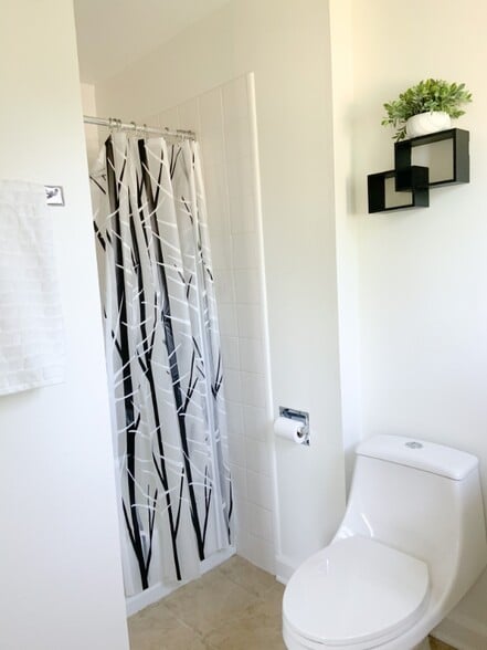 Building Photo - 109 W Maple St