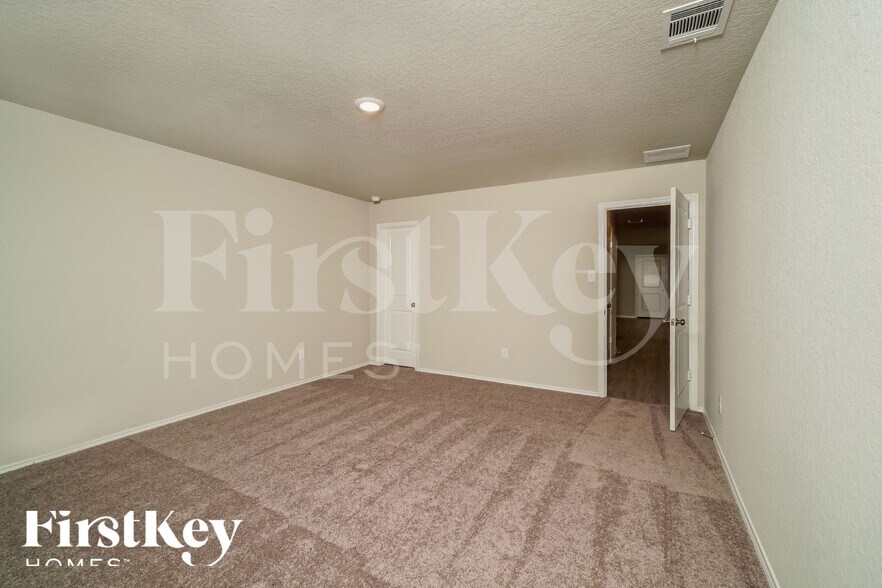 Building Photo - 10767 Prusiner Dr