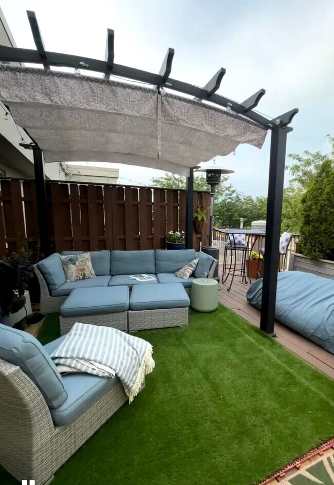 Building Photo - 2750 N Wayne Ave