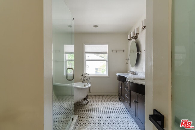 Building Photo - 15514 Del Gado Dr