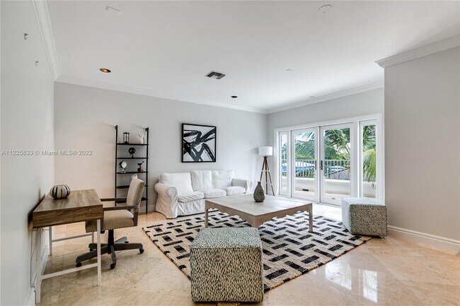 Building Photo - 709 Idlewyld Dr