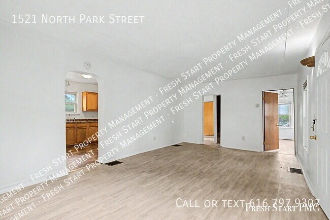 Building Photo - 1521 N Park St