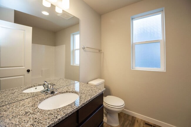 Building Photo - Beautiful Home in Mosaic Neighborhood