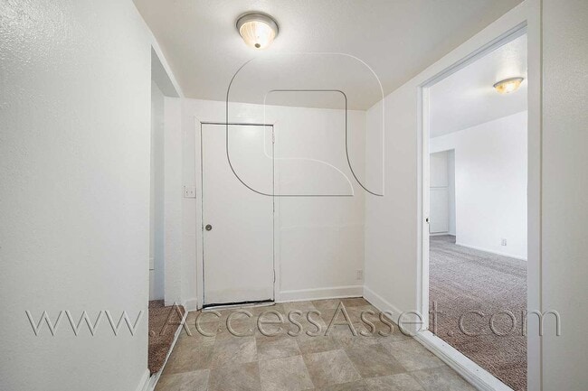 Building Photo - Charming Home in Historic Downtown Lake Elsinore!