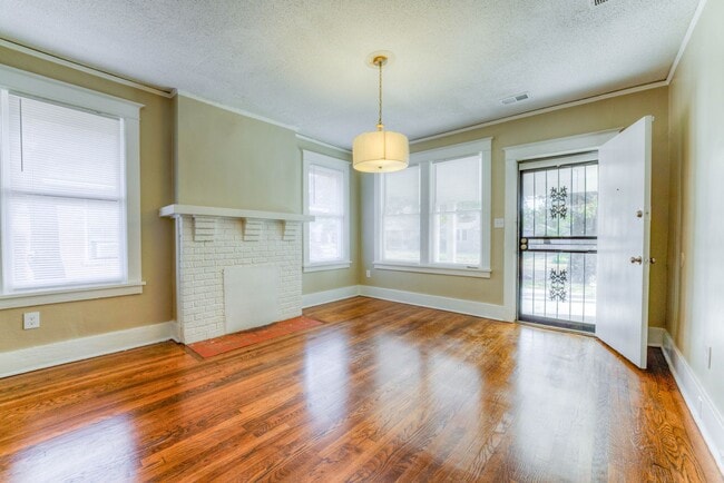 Building Photo - Beautifully Renovated 3BR/2BA with Open Floor Plan, Granite Counters & Central HVAC!